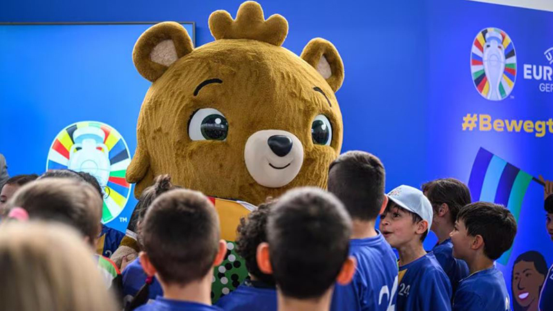 Schoolchildren at a primary school in Gelsenkirchen meet the European Championship 2024 mascot